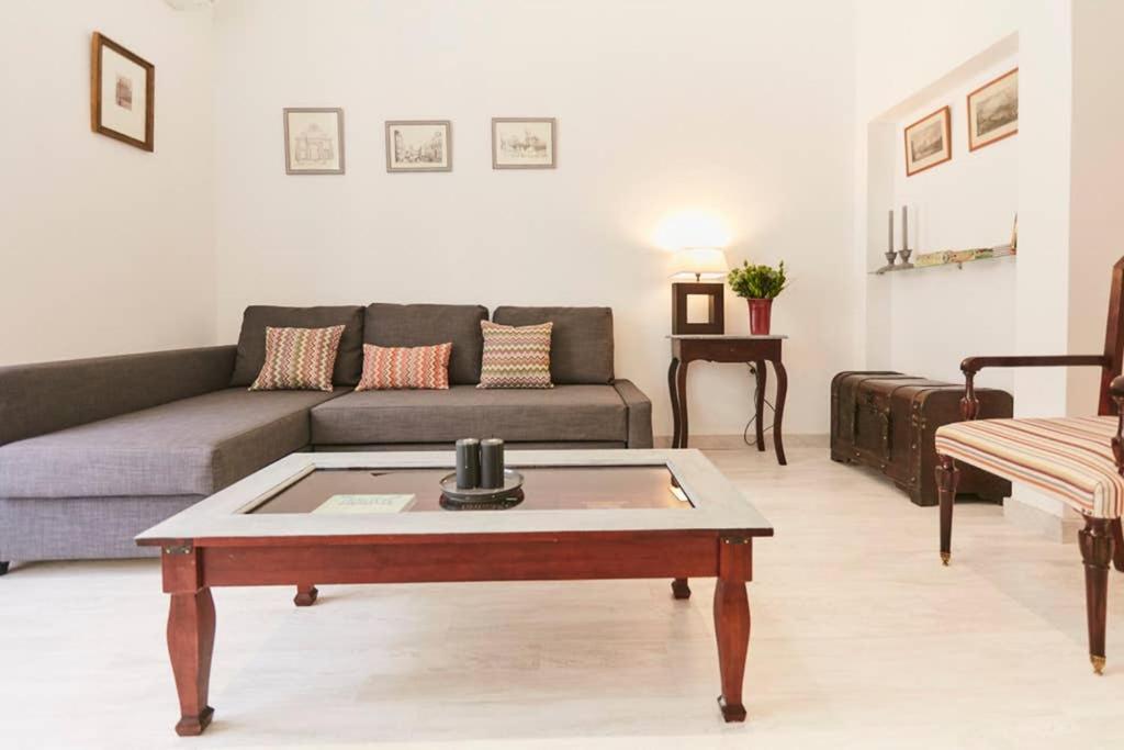 Original Y Coqueto Apartamento Junto A Plaza Mayor Appartement Madrid Buitenkant foto