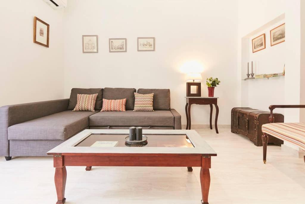 Original Y Coqueto Apartamento Junto A Plaza Mayor Appartement Madrid Buitenkant foto