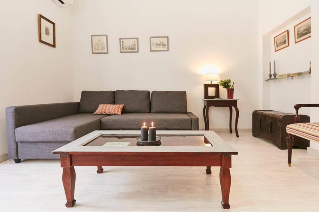 Original Y Coqueto Apartamento Junto A Plaza Mayor Appartement Madrid Buitenkant foto