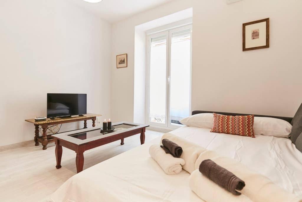 Original Y Coqueto Apartamento Junto A Plaza Mayor Appartement Madrid Buitenkant foto