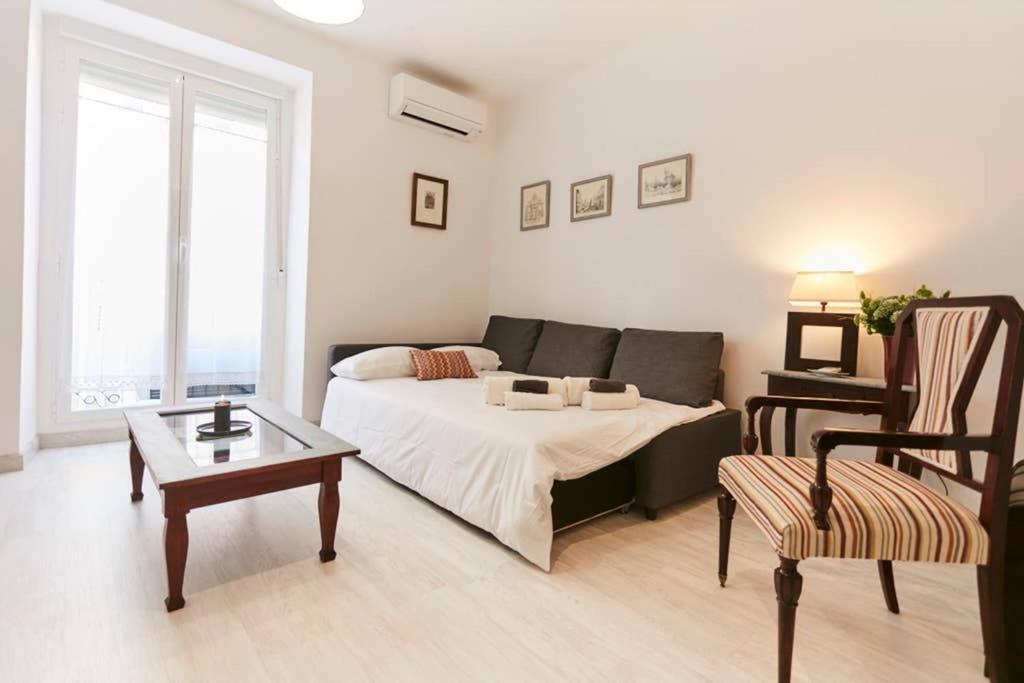 Original Y Coqueto Apartamento Junto A Plaza Mayor Appartement Madrid Buitenkant foto